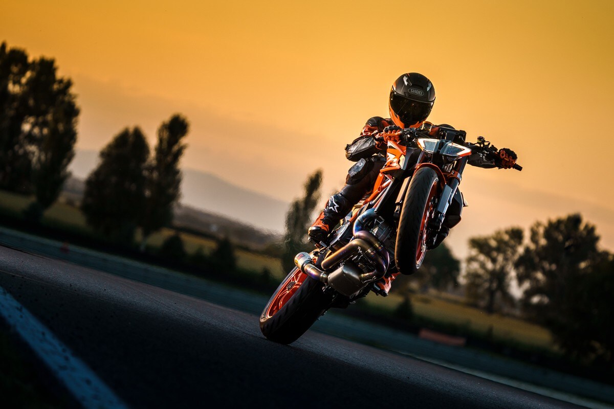 KTM 1290 Super Duke R EVO: più cervello, stessi muscoli per la BESTIA
